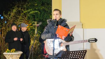 Nánási Attila mondott egy mesét arról, hogy mióta van csillag a karácsonyfán.