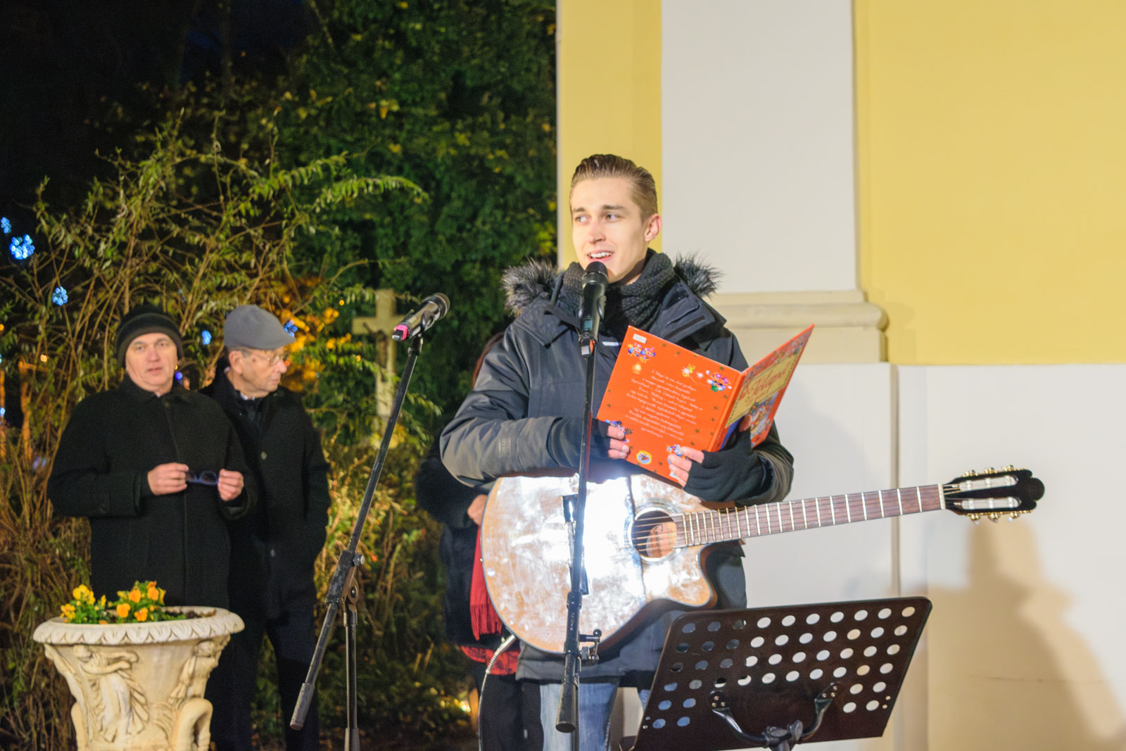 Nánási Attila mondott egy mesét arról, hogy mióta van csillag a karácsonyfán.