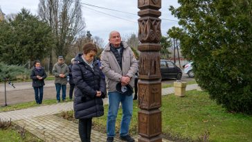 A kommunizmus áldozatainak emlékére koszorúztak Békésszentandráson 2024. február 23-án.