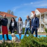 Az Aranyszarvas Panzió menedzsmentje.