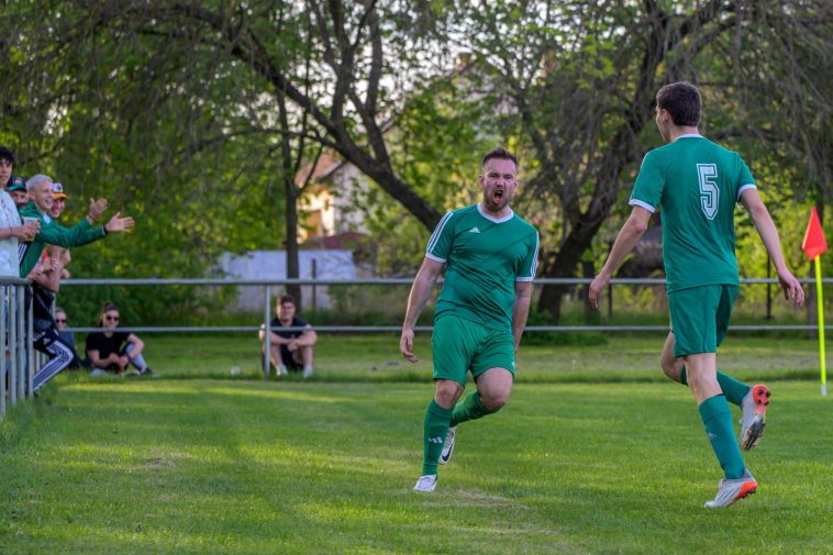 A visszatérő Viszkok Gábor gólöröme 2024. április 7-én, a Hunyadi elleni mérkőzésen szerzett gólját követően.