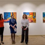 Ván Hajnalka, Horváth Mariann és Szentandrási-Sós Zsuzsanna Erdélyi Attila emlékkiállításának magnyitóján, 2024. április 12-én a Ruzicskay Alkotóházban.