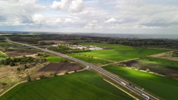 Drónfelvétel az M44-esről.