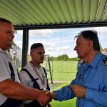 A Szarvasi Rendőrkapitányság párosa, Gyurcsan Tamás r. főtörzsőrmester, Kun Csaba r. őrmester és Hudák Pál r. ezredes a díjátadón.