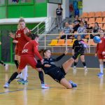 Nagy Emese földre vitele büntetőt ért.