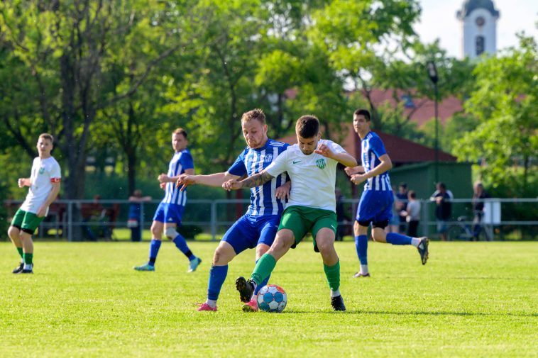 Tasi Kristóf (kékben) ezúttal büntetőből talált a hálóba.