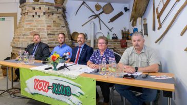 A You Klub jelöltjei: Filip András, Holló Krisztián, Kovács Mátyás, Králikné Molnár Anna és Tusjak Tamás.