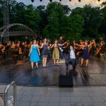 A Szarvasi Vízi Színház 2024 évi programsorozatát egy nulladik napi koncerttel a Szent István Filharmonikusok indították.