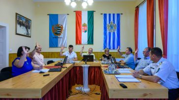 A jelenlevő képviselők egyhangúlag fogadták el Molnár Sándor rendőrkapitány beszámolóját a 2023-as évről.