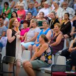 Bohém randevú címmel – Dallamkoktél egy szőkével címmel Tatár Bianka hívta randevúra a a Szarvasi Vízi Színház nézőit vasárnap.