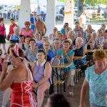 A Mulatós menyecskék műsorát követik a XVI. Sport és Vitamin Napra kilátogató szentandrásiak.