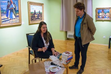 Baráth Viktória író volt vendége az Országos Könyvtári Napok szarvasi eseménysorozat zárórendezvényének.