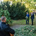 Koszorúzás zárta a szarvasi megemlékezést.