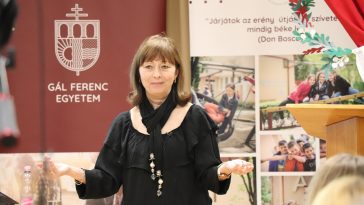 Dr. Lestyán Erzsébet egyetemi docens tartott előadást a Gál Ferenc Egyetem Szarvasi Gyakorlóintézményének Szülők Akadémiája programján 2024. november 12-én.