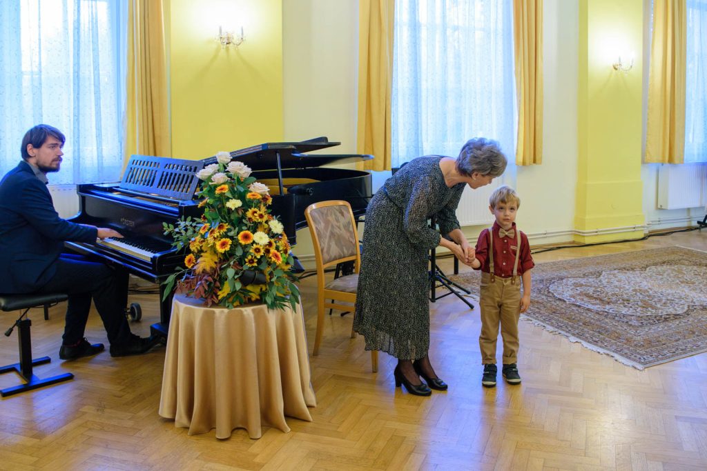 Az évfordulón fellépett Kozák Lajos dédunokája, Kulcsár Dénes is, aki édesapja, Kulcsár Kristóf és nagymamája, Szabados-Tóthné Kozák Ilona kíséretében egy jubileumi dalt adott elő.