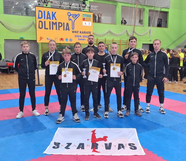 A szarvasi karatecsapat.