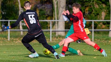 Tofan Alex (zöldben) góljával 2-1-re vezetett Csabacsűd.