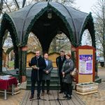 Hodálik Pál polgármester sajtótájékoztatót tart az idei adventi programokkal kapcsolatban.