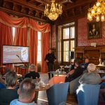 Plavecz Barnabás rendőr százados, a Készenléti Rendőrség Nemzeti Nyomozó Iroda Bűnügyi Szolgálat Kiberbűnözés Elleni Főosztályának kiemelt főnyomozója tart előadást a fórumon.