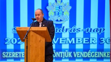 Sinka Imre, Békésszentandrás polgármestere köszöntőt mond a Szent András-napon 2024. november 30-án.