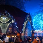 Igazi karácsonyi forgatag volt a Zenepavilon környékén. Az óriáskeréknél sorok álltak.