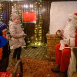 Befűtött kandalló mellett várta a Mikulás a csabacsűdi gyerekeket.