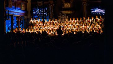 Telt templomos hangversenyt adott a Szentegyházi Gyermekfilharmónia a szarvasi Evangélikus Ótemplomban 2024. december 20-án.