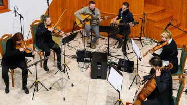 A 4Hands Bandk és az Alföld Quartet lépett fel advent harmadik vasárnapján a szarvasi református templomban.