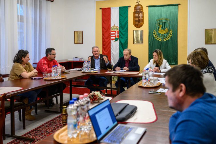 Dr. Melis János címzetes főjegyzővel ülésezett a csabacsűdi testület.