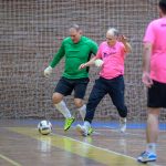 Ezúttal kapuban állt Kiri Mihály, de ha alkalma adódott, mezőnyjátékot is vállalt. A fotón Pap Jánossal (Éremgyár) folyik a harc.