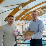 A fürdő marketingfeladatait ellátó Kiss Attila és Hodálik Pál polgármester húzta ki a Valentin-nap három szerencsés nyertesét.