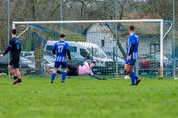 A 0-0-lal zárult első félidőben három kapufát lőtt a Jamina, a többit fogta Szabó Attila.