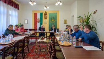 Március 20-án délután teljes létszám mellett ülésezett Csabacsűd Nagyközség Önkormányzatának képviselő-testülete.
