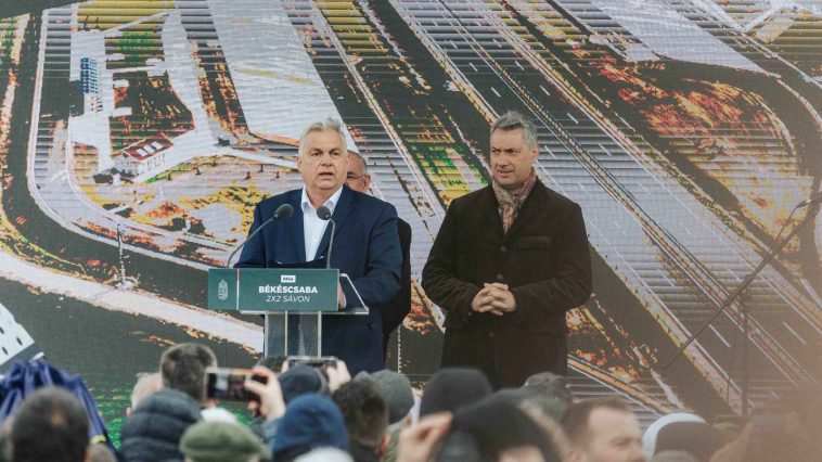 Orbán Viktor beszédet monda az M44 gyorsforgalmi út az M5 autópálya és Szentkirály közötti szakaszának átadóján.