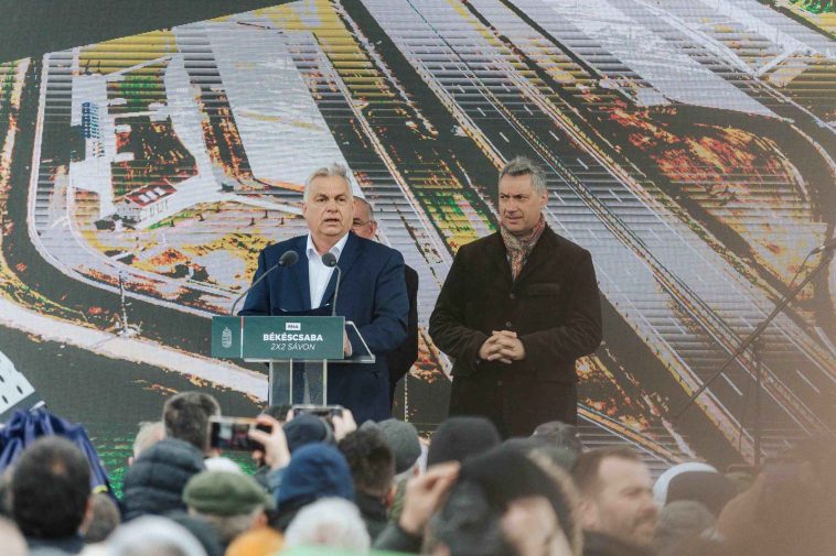 Orbán Viktor beszédet monda az M44 gyorsforgalmi út az M5 autópálya és Szentkirály közötti szakaszának átadóján.