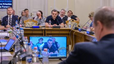 Bukovinszky Béla, a Szarvasi FC alelnöke a 2025. április 17-i testületi ülésen.