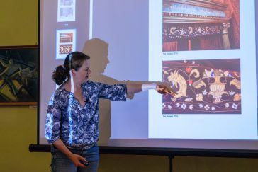 Szücsy Krisztina textilművész április 26-án, szombaton volt vendége a Tessedik-talks rendezvénysorozat első állomásának a Tessedik Sámuel Múzeum dísztermében.