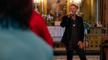 Jótékonysági koncertet adott Vastag Csaba az Evangélikus Ótemplomban 2025. május 7-én.