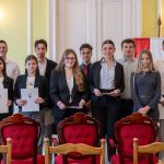 A Szarvasi Városi Diáktanács azon tagjai, akik a 2025. május 22-i testületi ülésen átvették megbízóleveleiket.