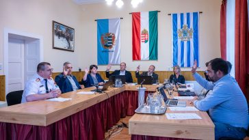 A Békés Megyei Katasztrófavédelmi Igazgatóság Szarvasi Hivatásos Tűzoltó-parancsnokságának 2024. évi tevékenységéről Bíró Zoltán tűzoltóparancsnok számolt be a testületnek.