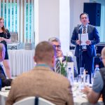 Steinmacher László, a Betamag-Trade Kft. ügyvezetője a jubileumi rendezvényen köszönti a vendégeket.