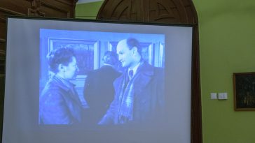 Korabeli felvételen Ruzicskay György festőművész.