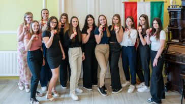 A csapat tagjai: Majoros Flóra, Szöllősi Petra Paula, Száva Fanni Sára, Skorka Emma Anna, Fodor Nikolett, Pusztai Liza, Benke Noa Zóra, Kulasák Renáta Krisztina, Csillik Mónika, Kiszel Adrienn, Molnár Molli, Lipcsei Flóra. A fotóról hiányzik: Závoda Kata, Volkova Alina, Tímár Lea.