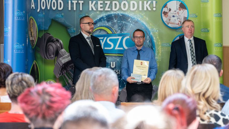 Nagy Ákos 11. G kereskedelmi értékesítő a Szakma Sztár Fesztiválon 1. helyezést ért el.