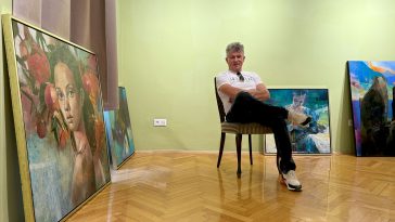 Korbely Istvánnal a kiállítás előkészületei közben.