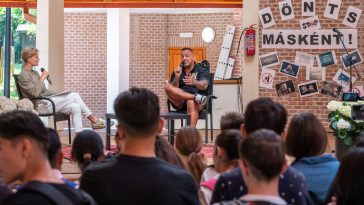 Curtisszel Závoda Zalán beszélgetett a kábítószer-ellenes fórumon.