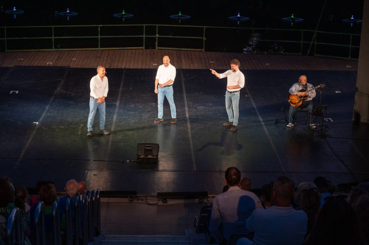 Csányi Sándor, Pál András és Bányai Kelemen Barna a Szarvasi Vízi Színházban 2025. június 28-án.