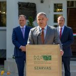 Dr. Gyuricza Csaba köszöntőt mond a MATE megújult szarvasi Tudásközpontjának átadóján 2025. április 16-án.