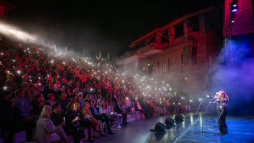 A Dívák léptek fel a Szarvasi Vízi Színház 2025-ös nyári évadát lezáró díjátadó gálán.