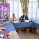 Dr. Dósa Zsuzsa és Hodálik Pál a Szarvasi Szilvanapok 2025 eseményeiről tartott sajtótájékoztatót.